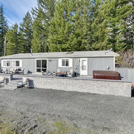 Riverfront Home With Deck, Near Mount Rainier! Packwood Eksteriør billede
