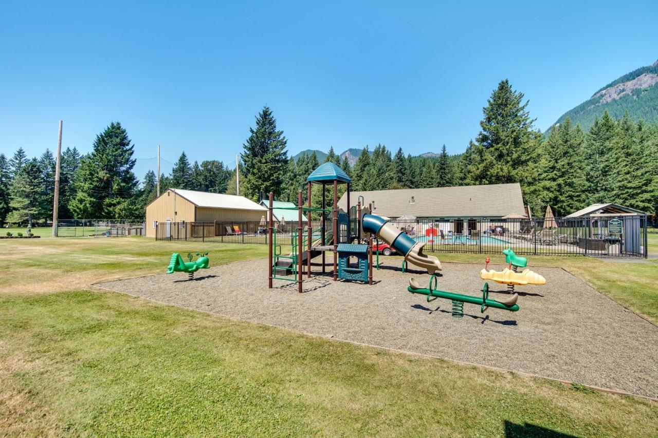 Riverfront Home With Deck, Near Mount Rainier! Packwood Eksteriør billede
