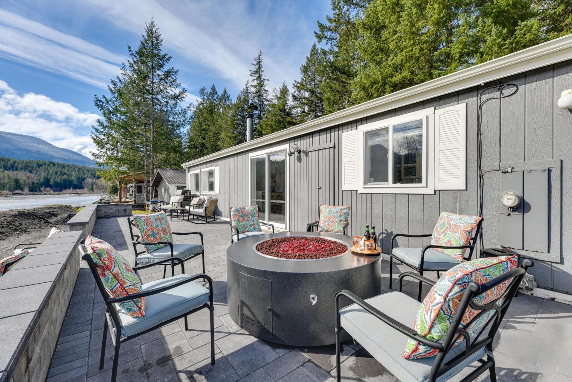 Riverfront Home With Deck, Near Mount Rainier! Packwood Eksteriør billede