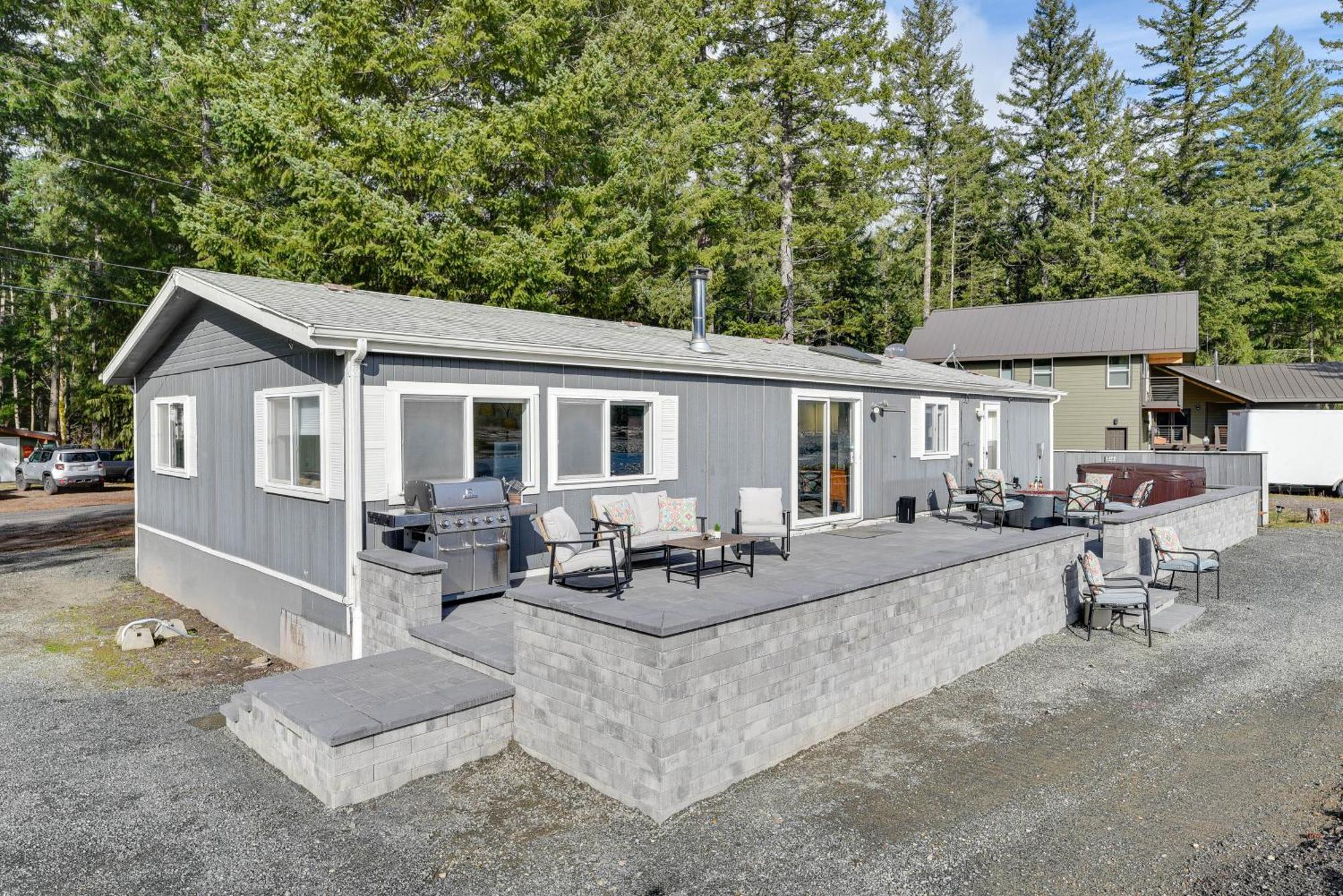 Riverfront Home With Deck, Near Mount Rainier! Packwood Eksteriør billede
