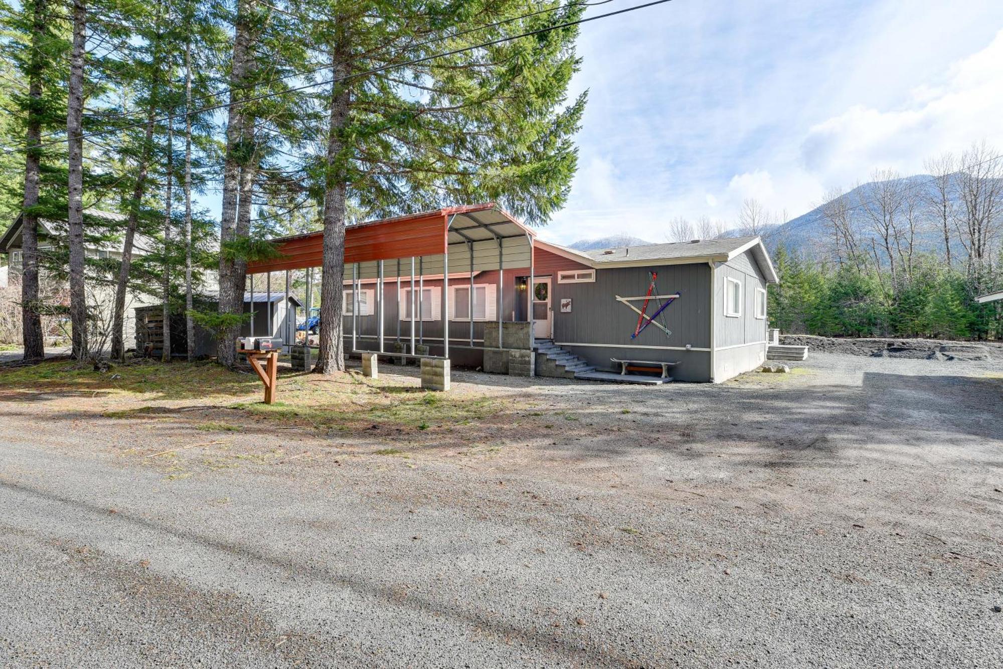 Riverfront Home With Deck, Near Mount Rainier! Packwood Eksteriør billede