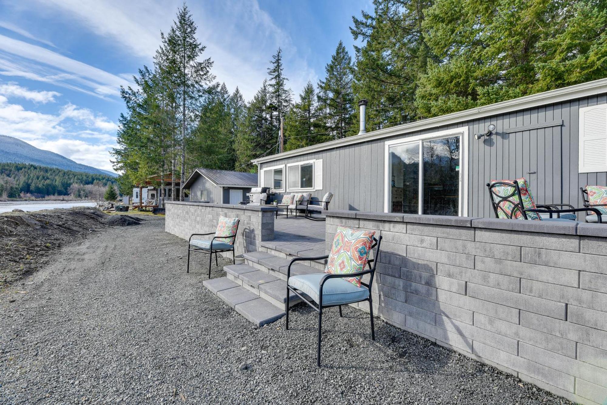 Riverfront Home With Deck, Near Mount Rainier! Packwood Eksteriør billede