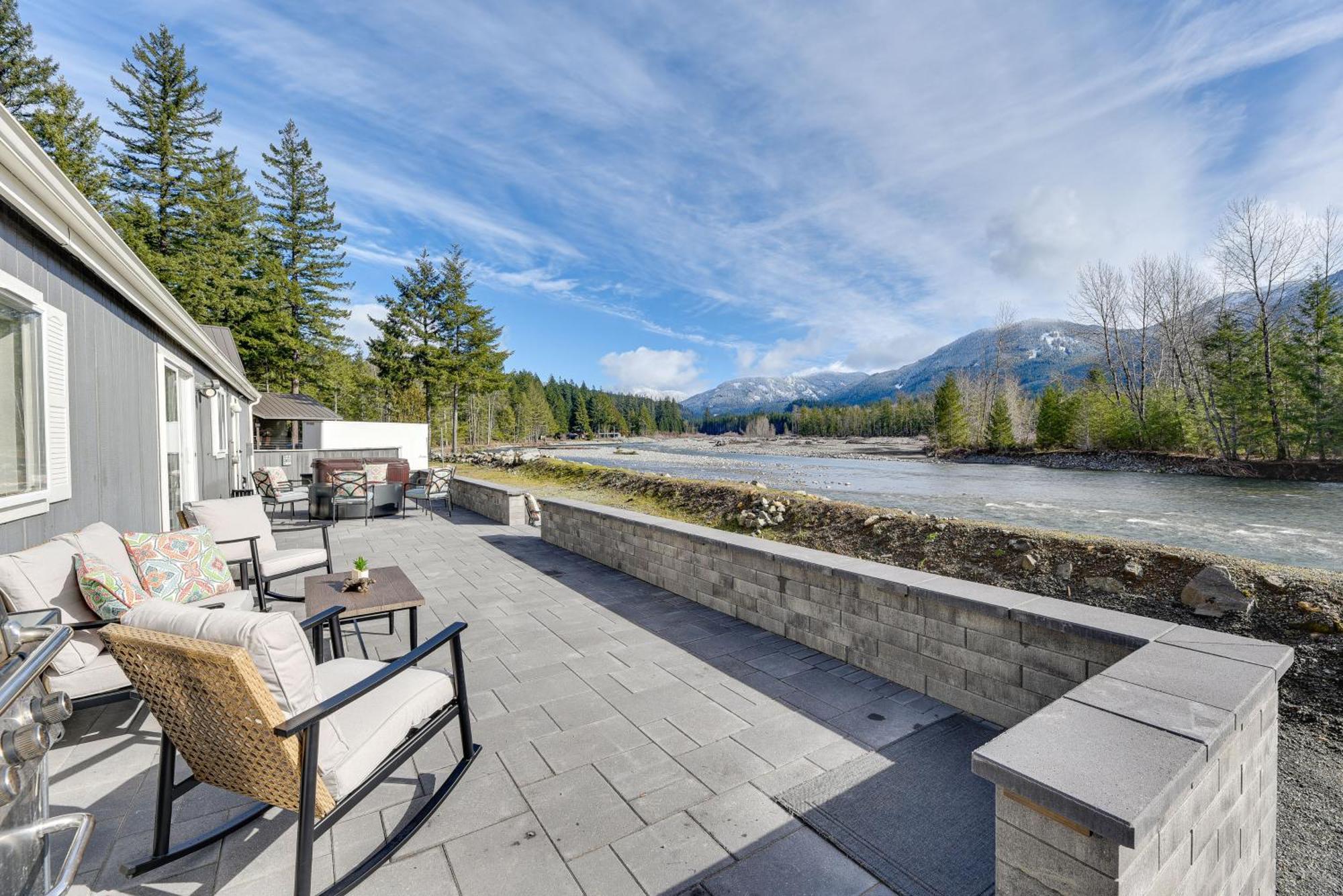 Riverfront Home With Deck, Near Mount Rainier! Packwood Eksteriør billede